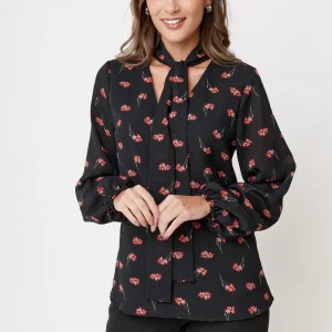BLUSA NEGRA CON FLORES CASUAL DE FLORES BUNNY